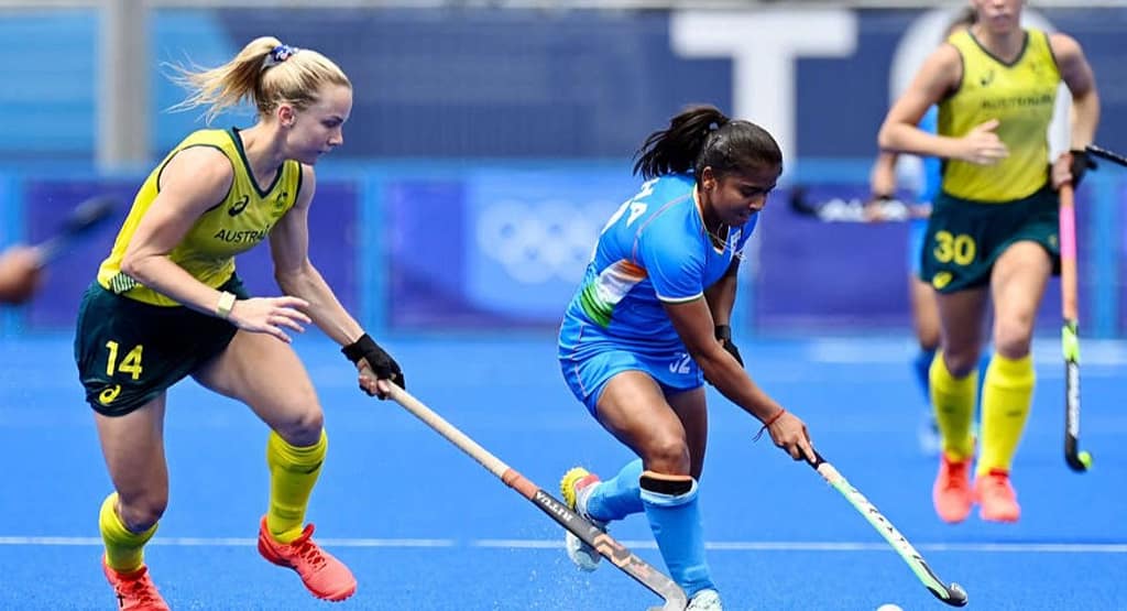 How Many Periods in Hockey?
Ice hockey games are divided into three periods, each lasting 20 minutes of playtime. If the game is tied at the end of regulation, overtime periods or shootouts may be used to determine a winner, depending on the league or tournament rules.